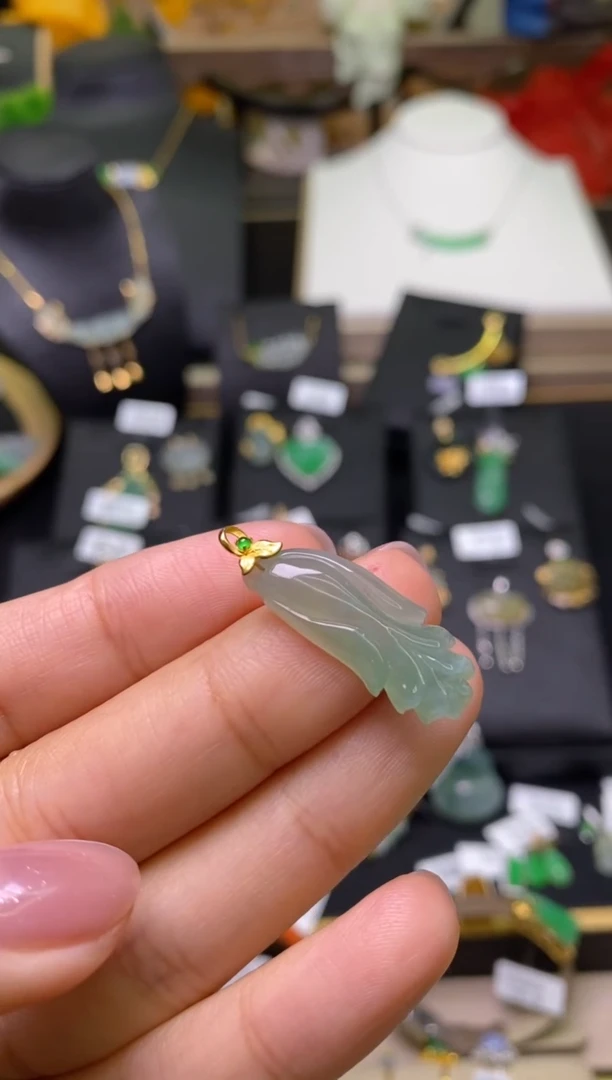 【闪购商品】翡翠颈饰18K金镶嵌净货17987