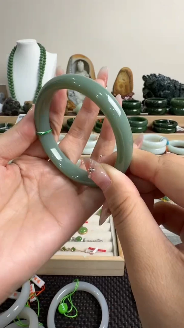 颈饰未镶嵌和田玉手镯60