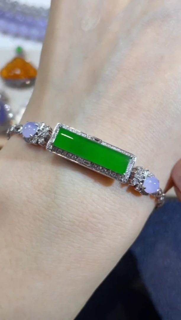 颈饰18K金镶嵌翡翠团购26