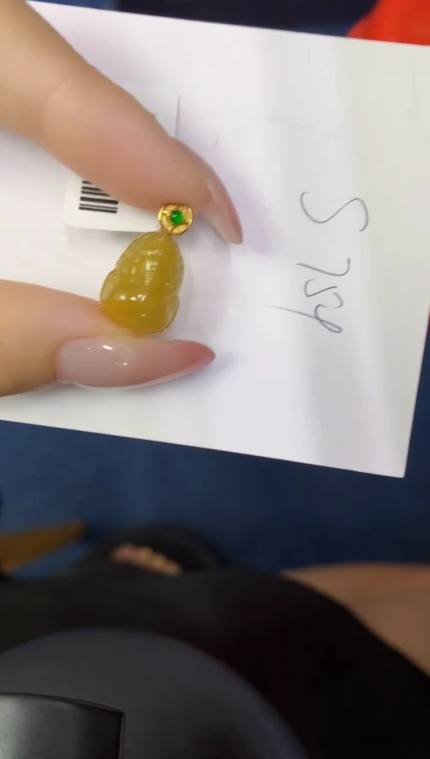 翡翠18K金镶嵌颈饰缅甸天然翡翠A货