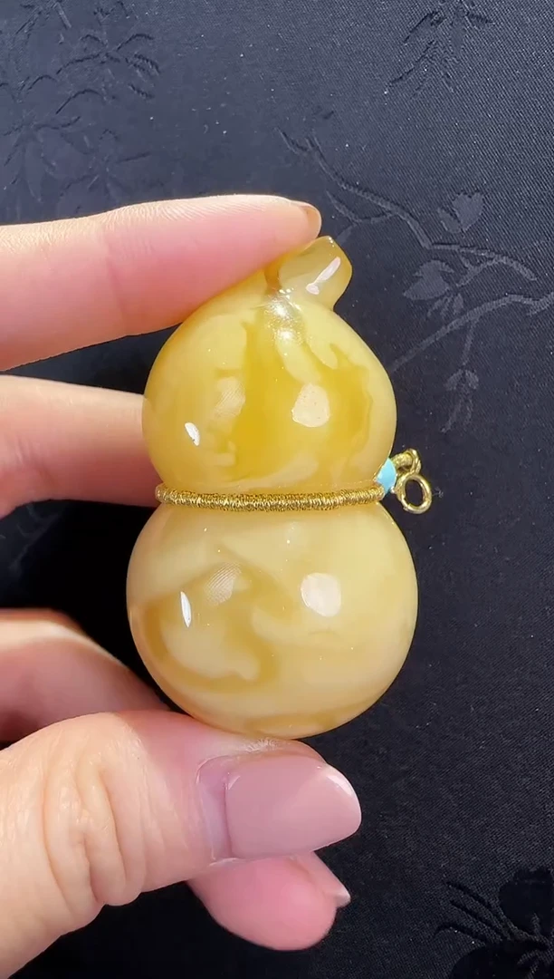 蜜蜡颈饰18K金镶嵌葫芦57.5*33.6mm