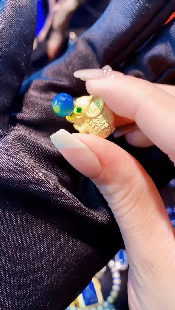 【闪购商品】琥珀珠宝奇石银S925镀金镶嵌蓝珀胸针小象