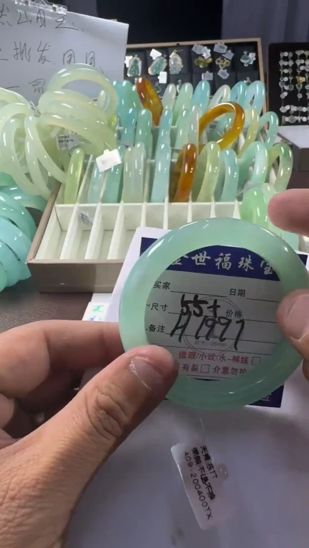 未镶嵌蛇纹石玉手镯1