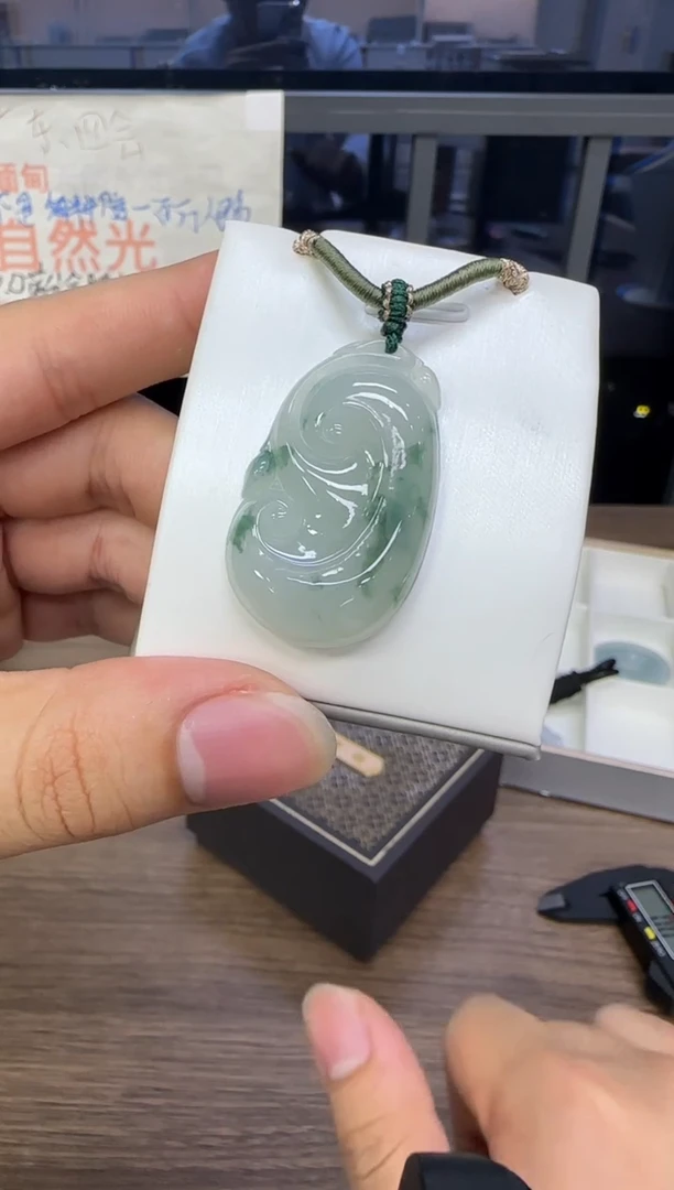 颈饰未镶嵌翡翠A货翡翠飘花如意吊坠 多样性一件