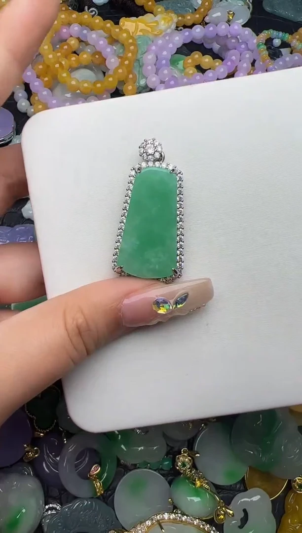 翡翠未镶嵌颈饰天然缅甸翡翠吊坠