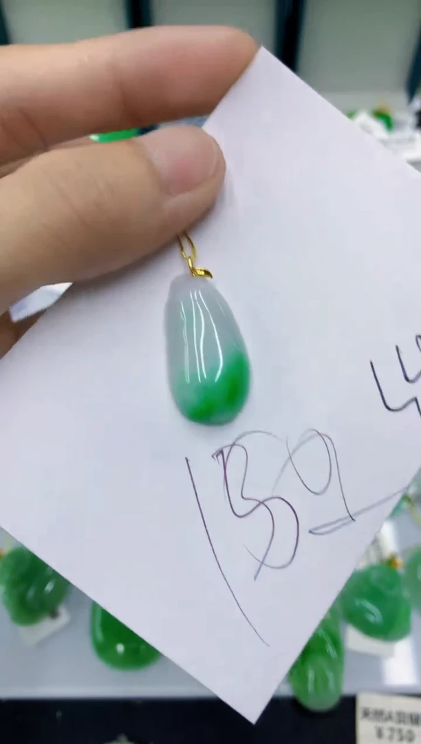 翡翠18K金镶嵌颈饰翡翠