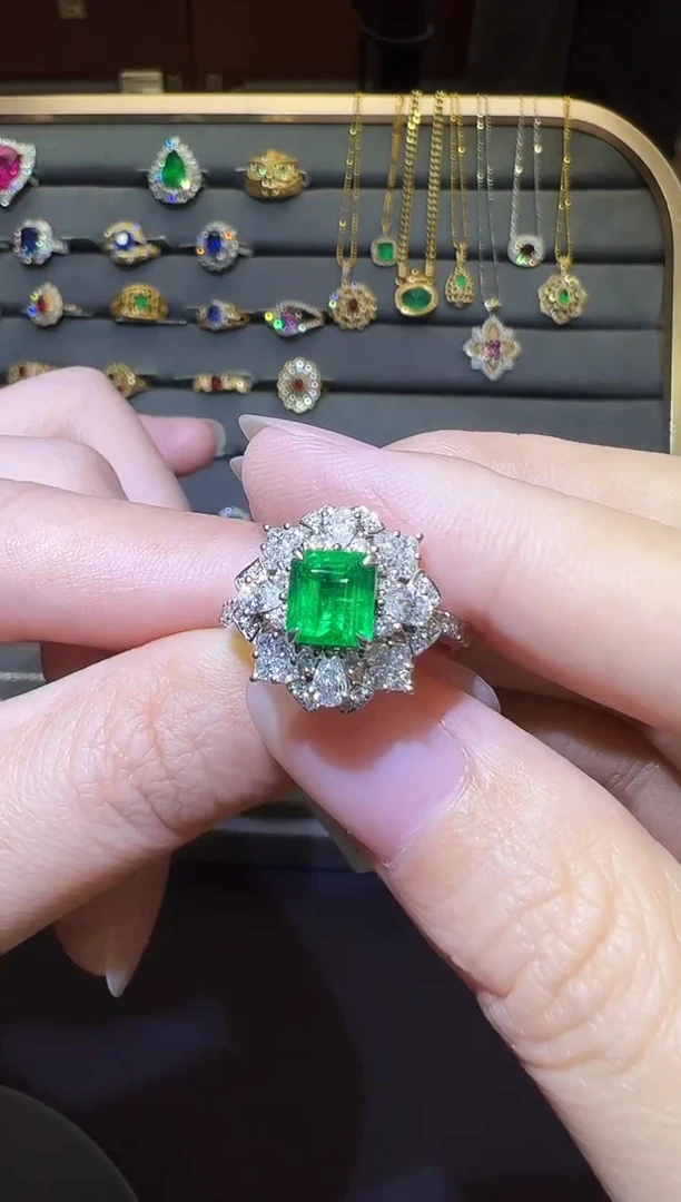 18K金镶嵌戒指祖母绿1.38ct