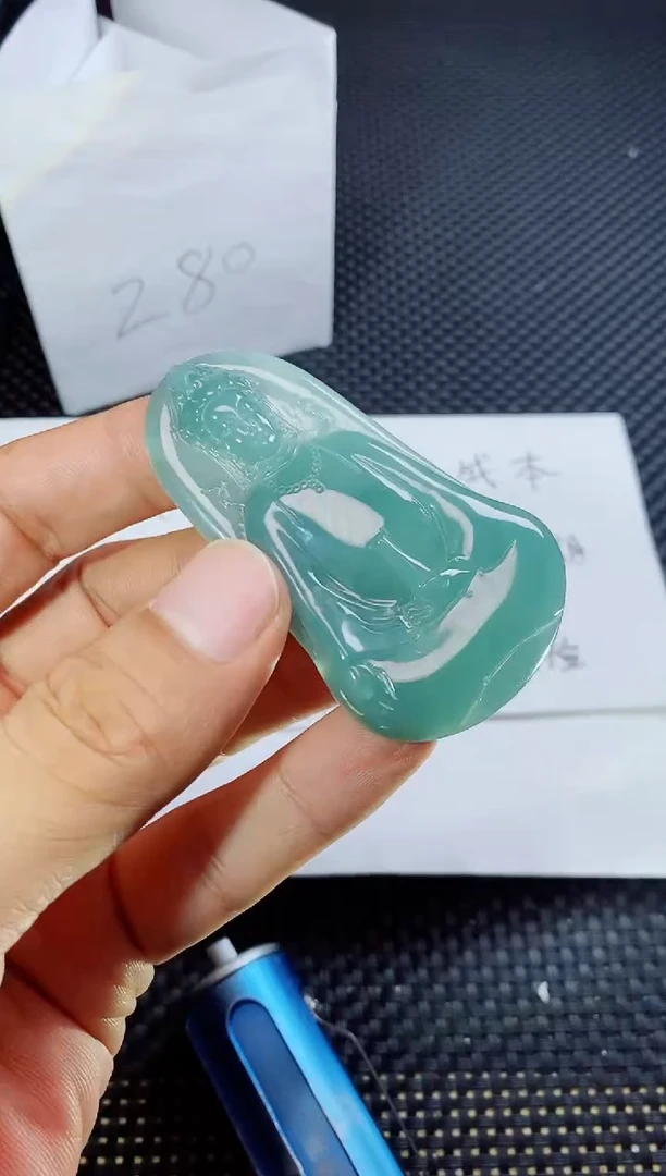 翡翠未镶嵌颈饰