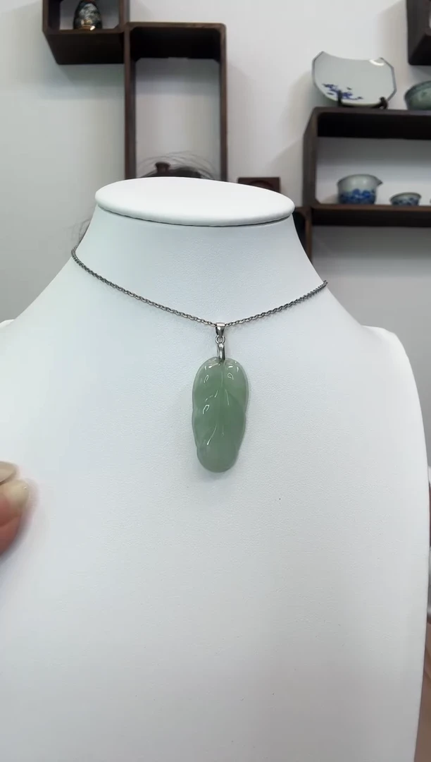 颈饰银S925镶嵌翡翠小叶子赠合金链