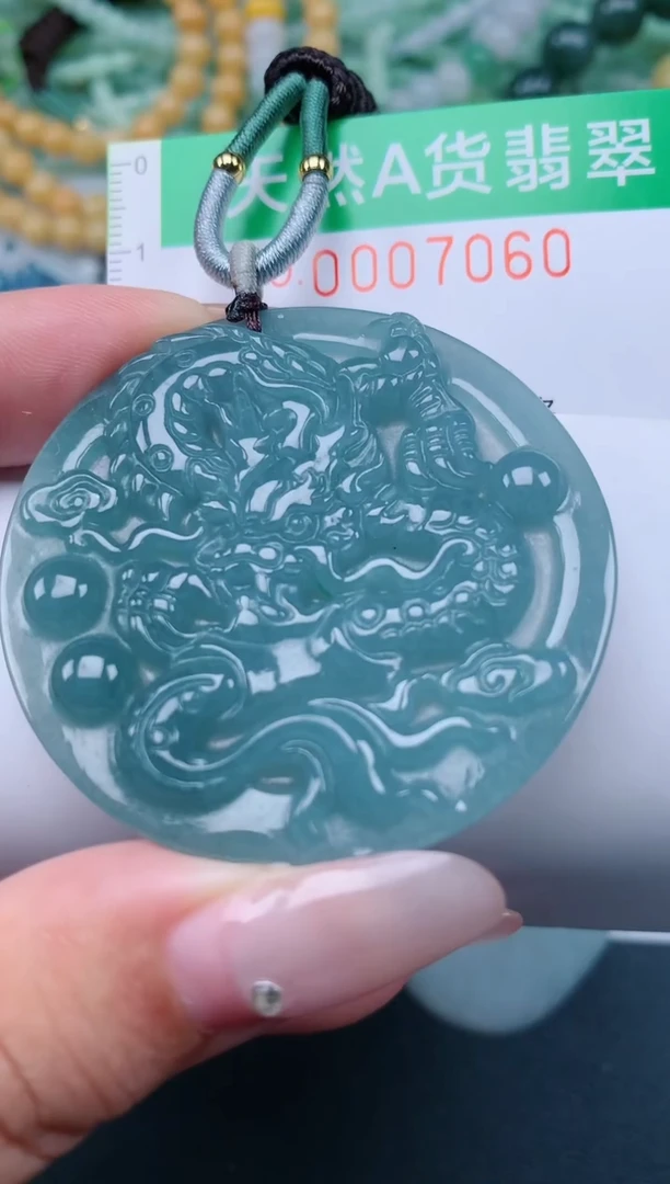 翡翠未镶嵌颈饰.0007060
