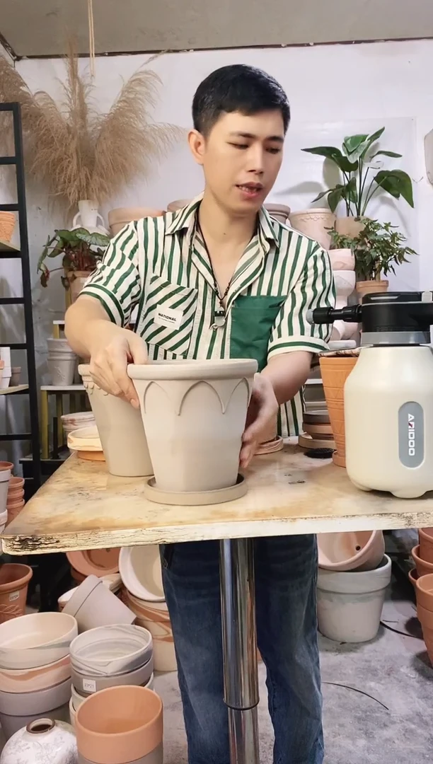 瑕疵无售后18*17灰陶皇冠 1盆1托