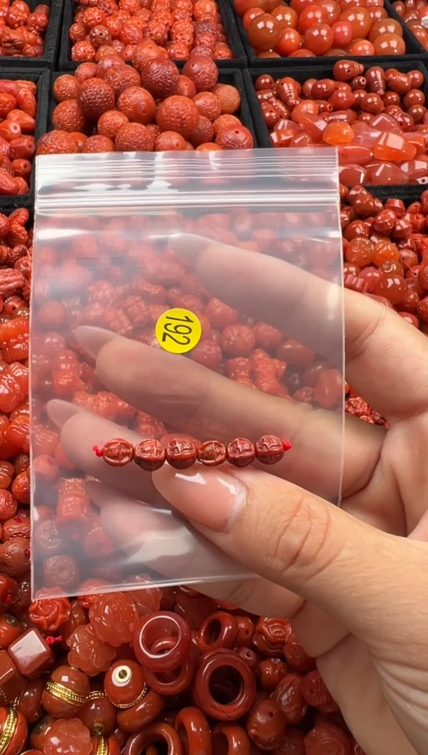 南红玛瑙未镶嵌颈饰1