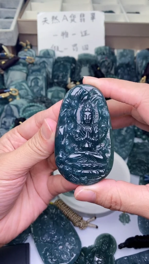 颈饰未镶嵌翡翠