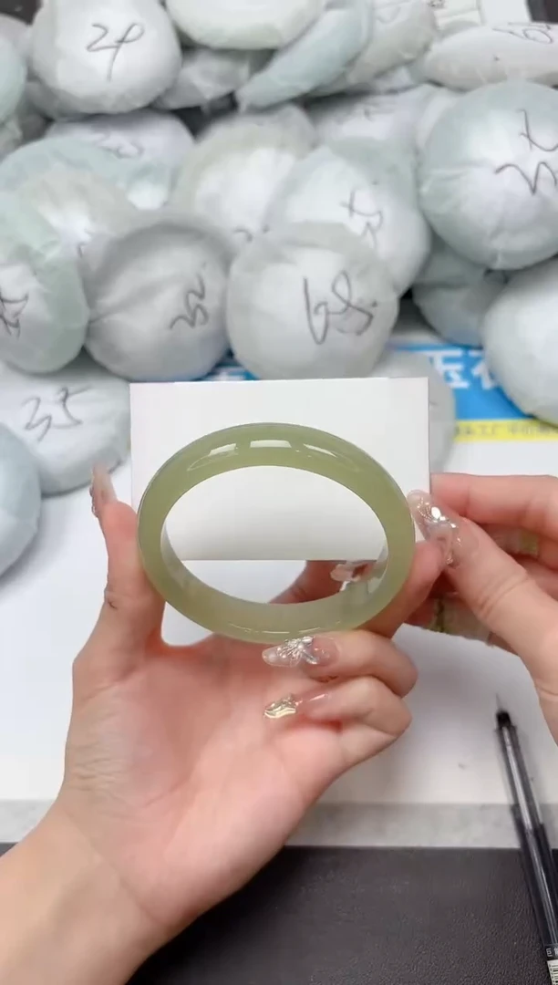 未镶嵌手镯石英质玉90-62.2