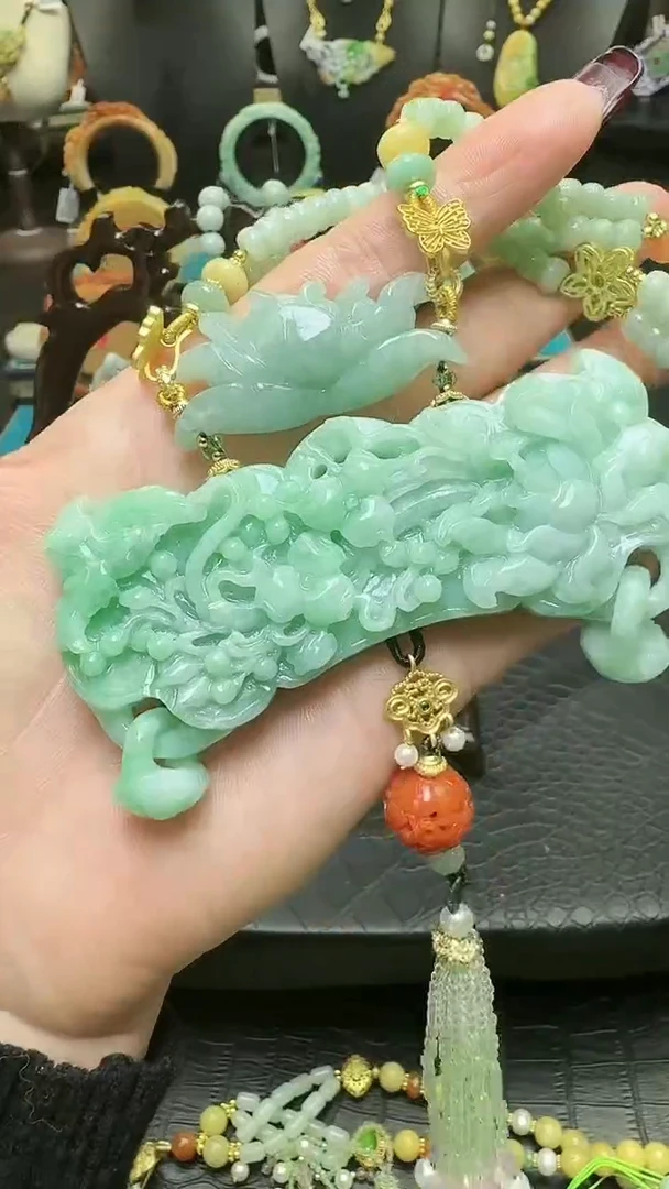 【闪购商品】翡翠颈饰未镶嵌花牌