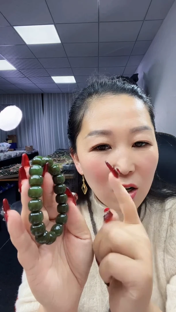 未镶嵌手链和田玉天然和田玉俄糖牛油果绿12