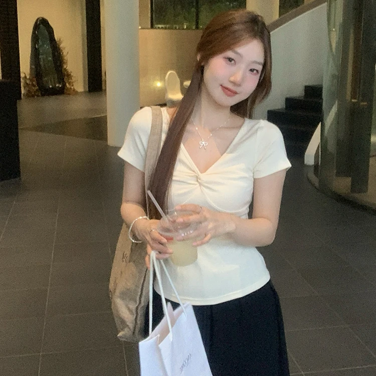 白色纯欲风扭结露锁骨V领短袖T恤女夏季气质百搭修身显瘦纯棉上衣