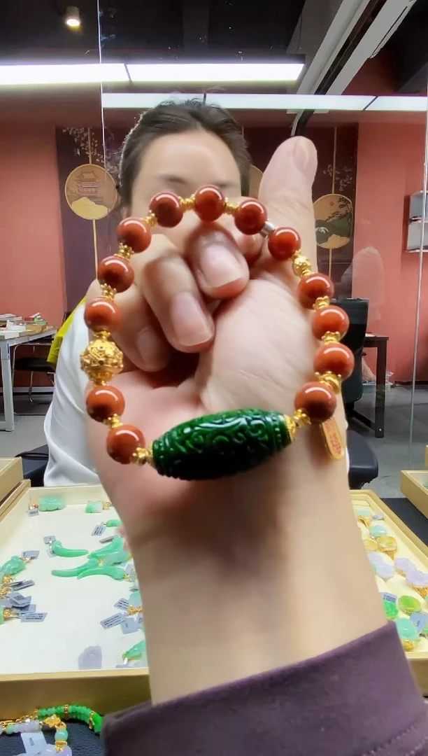 颈饰未镶嵌翡翠手串