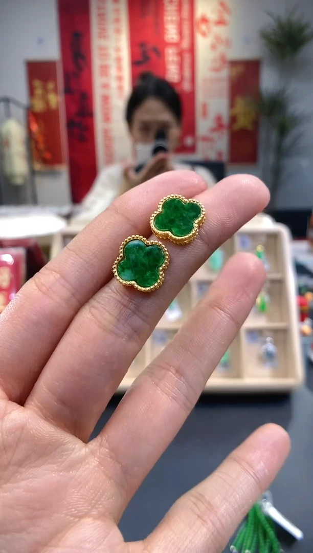 【闪购商品】翡翠吊坠(不含链)银S925镶嵌梅花耳钉