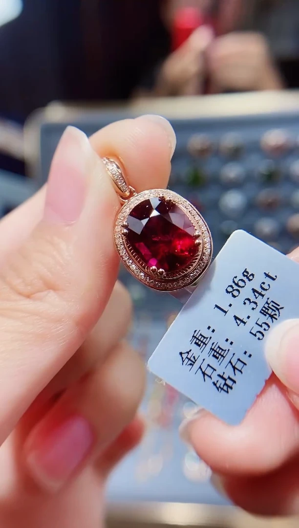 颈饰18K金镶嵌碧玺4.34.