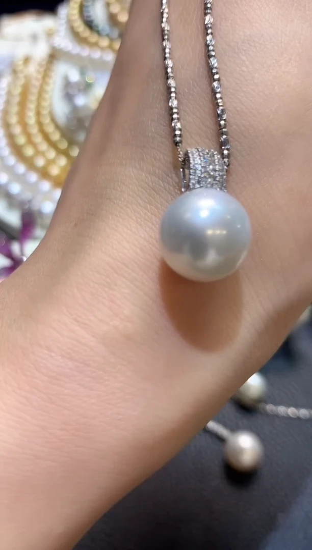 18K金镶嵌吊坠海水珍珠m65