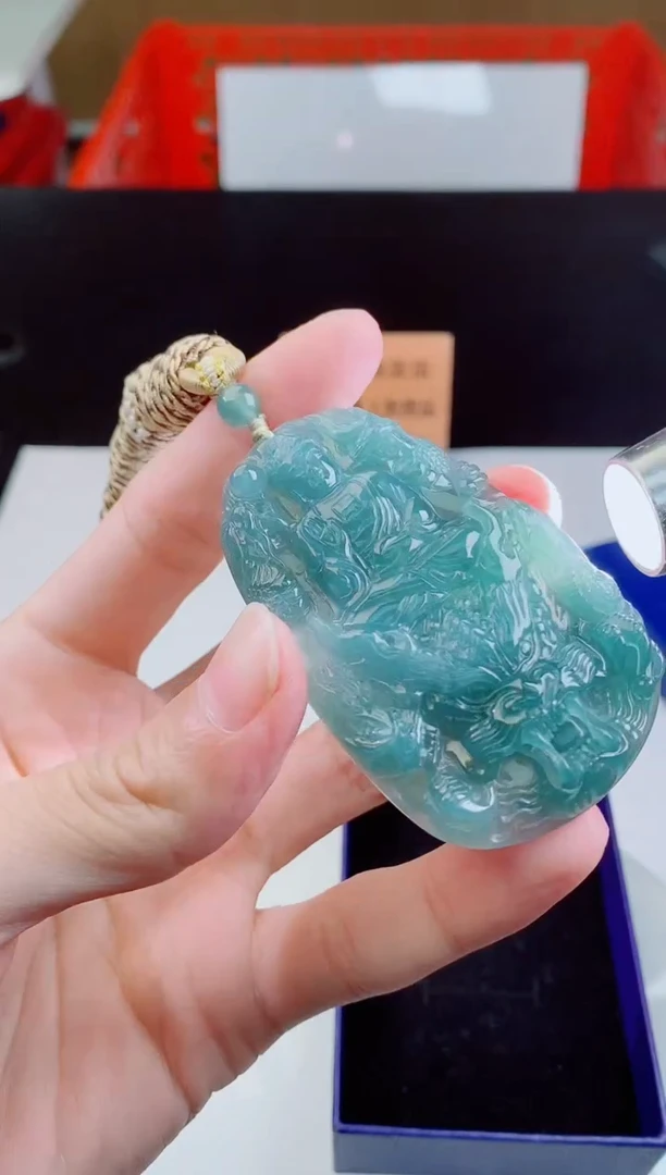 颈饰未镶嵌翡翠   ·