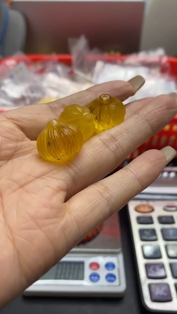 琥珀未镶嵌珠宝奇石2786多样性发其一