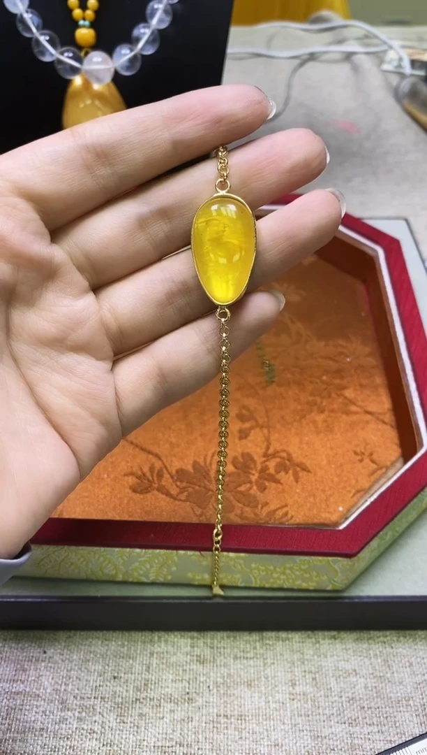 未镶嵌颈饰琥珀多样性发一280