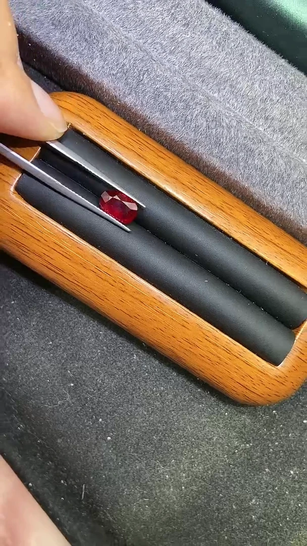 【闪购商品】定制红宝石定制未镶嵌2.05克拉无烧鸽血红吉尔德天然