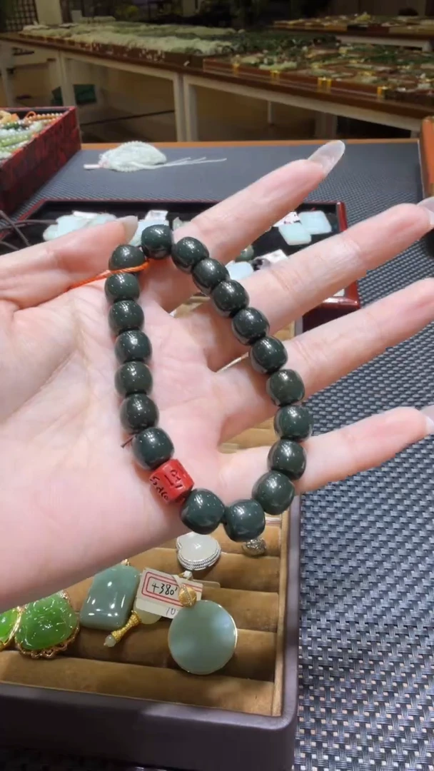 颈饰未镶嵌和田玉手串