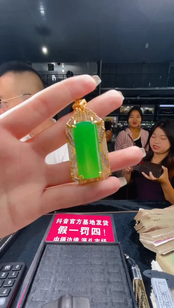 玛瑙/玉髓吊坠(不含链)合金天然玉石吊坠 多样性发其一