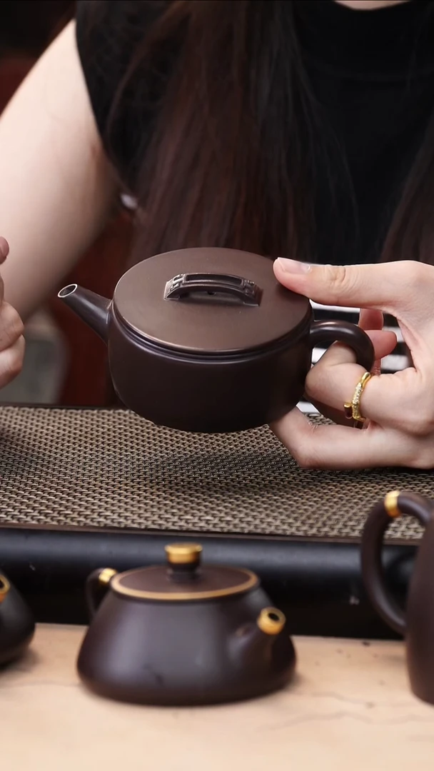 茶壶紫砂紫茄泥超精工开窗钮汉瓦160cc