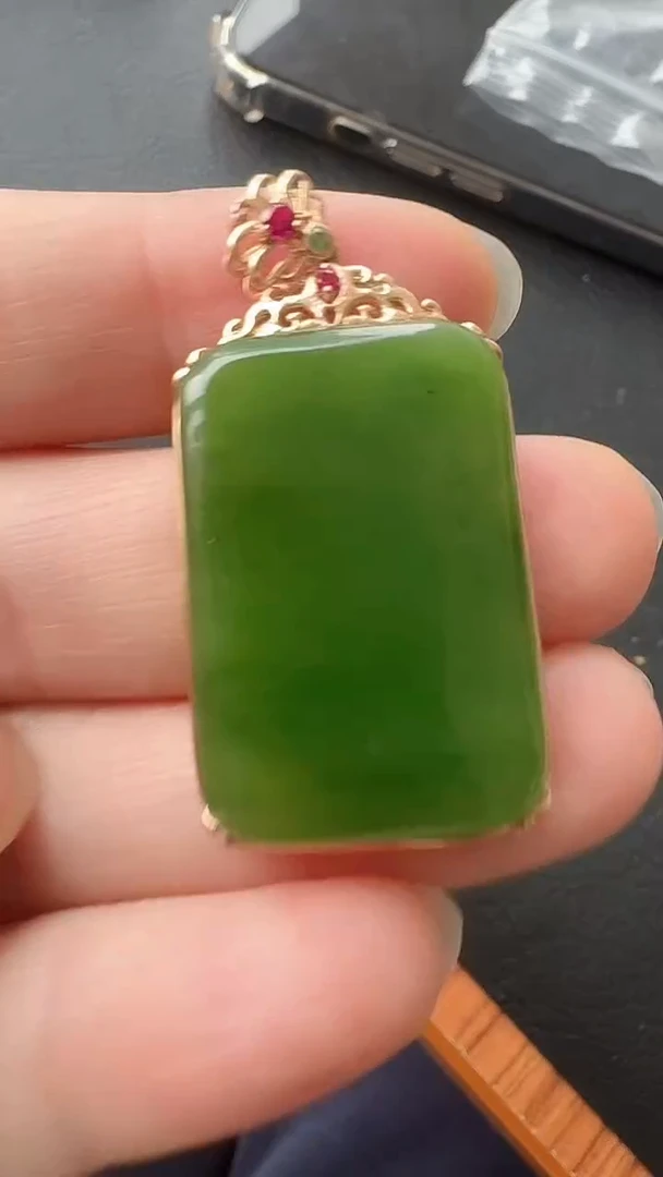 颈饰18K金镶嵌和田玉荣倩