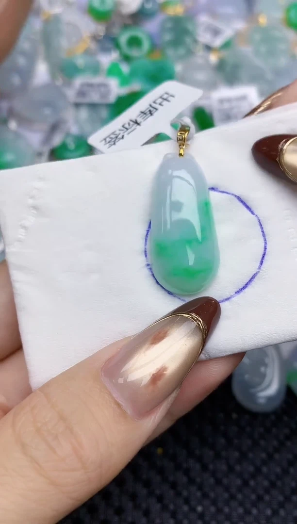 颈饰18K金镶嵌翡翠137   天然翡翠A货  百元以上9米证书费自理