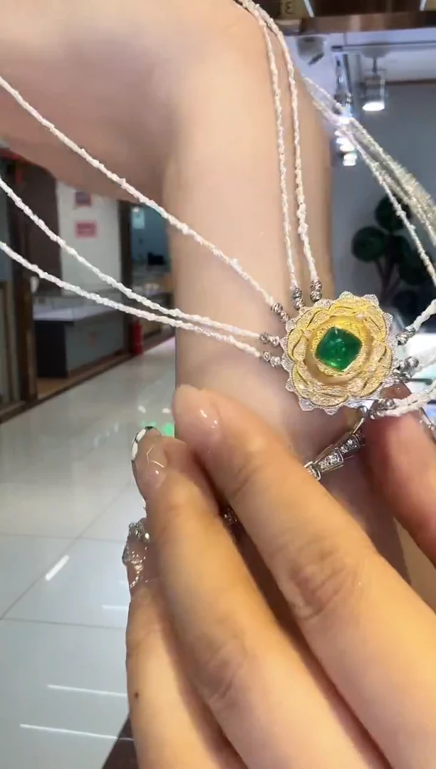18K金镶嵌项链祖母绿2.00ct
