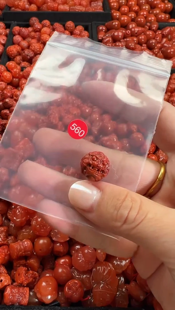 颈饰未镶嵌南红玛瑙1