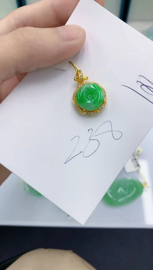 颈饰未镶嵌翡翠翡翠