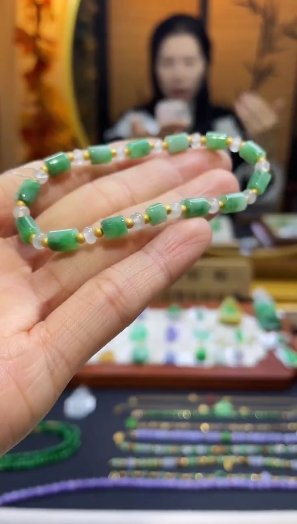 颈饰未镶嵌翡翠手串