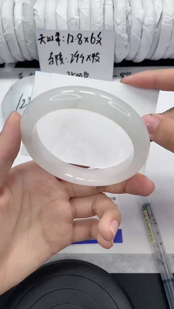 未镶嵌手镯石英质玉40-60/61