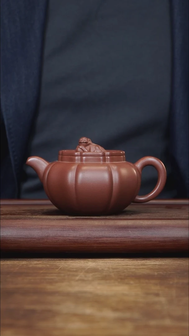 茶壶紫砂360ml 筋纹狮球 底槽清