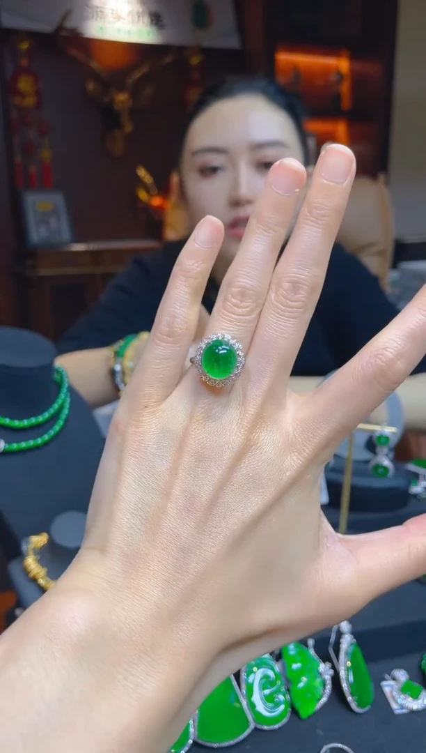 【闪购商品】翡翠戒指18K金镶嵌120093天然A货翡翠蛋面戒指