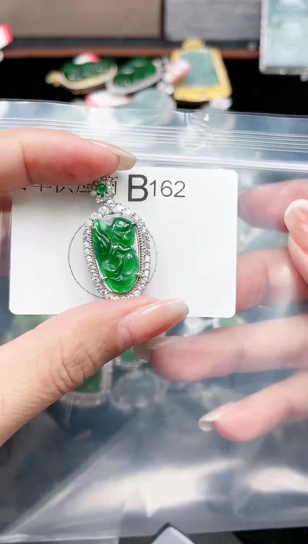 【闪购商品】翡翠颈饰未镶嵌162赠皮绳