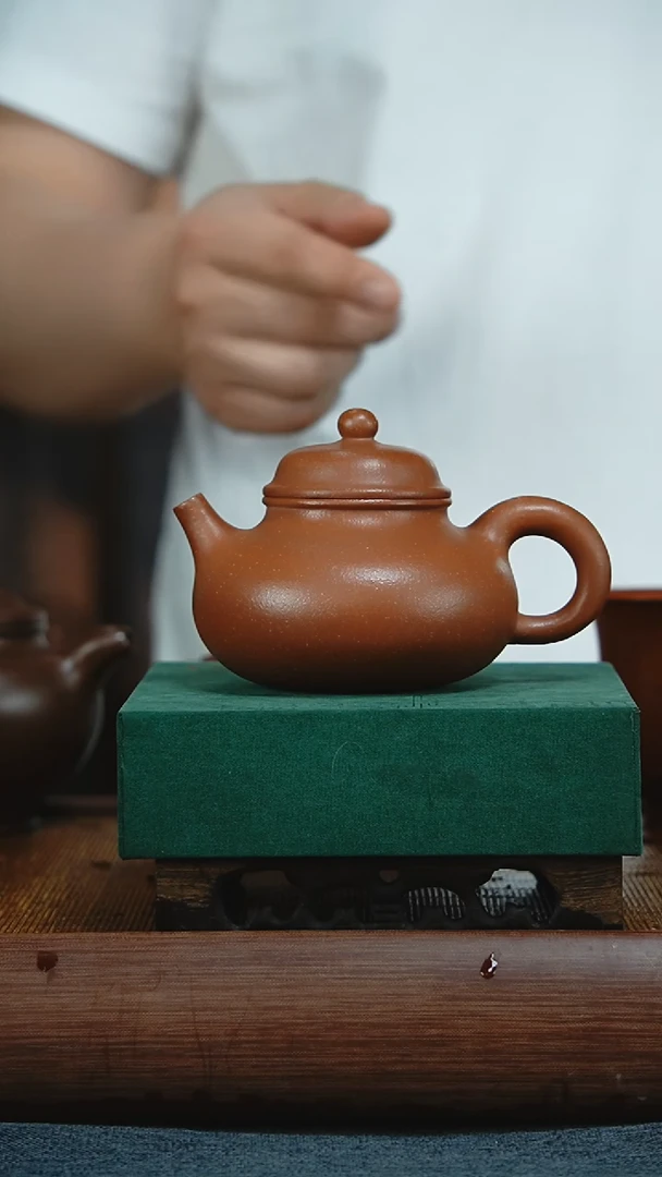 茶壶紫砂容天红降坡200c'c