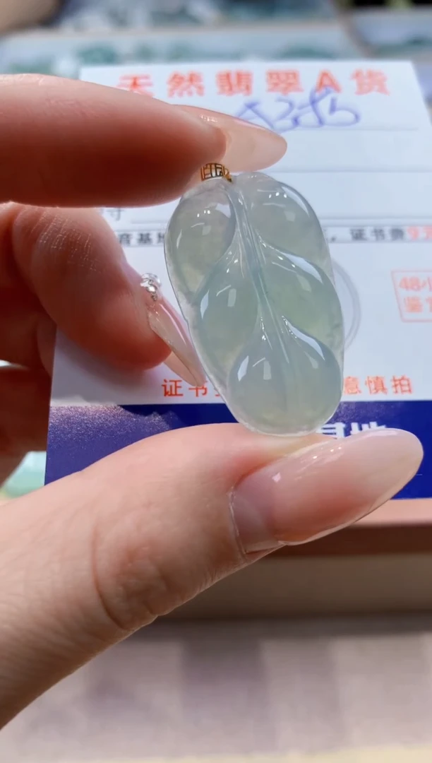 颈饰18K金镶嵌翡翠天然缅甸a货翡翠