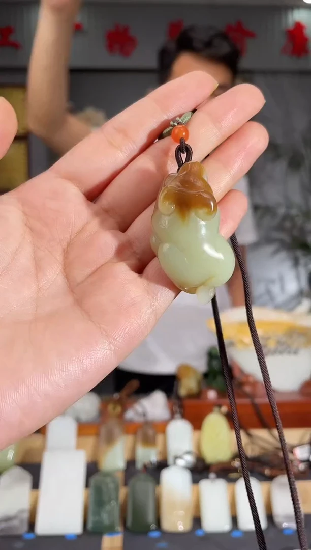 和田玉未镶嵌颈饰1