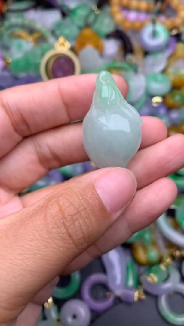 颈饰未镶嵌翡翠天然缅甸翡翠吊坠