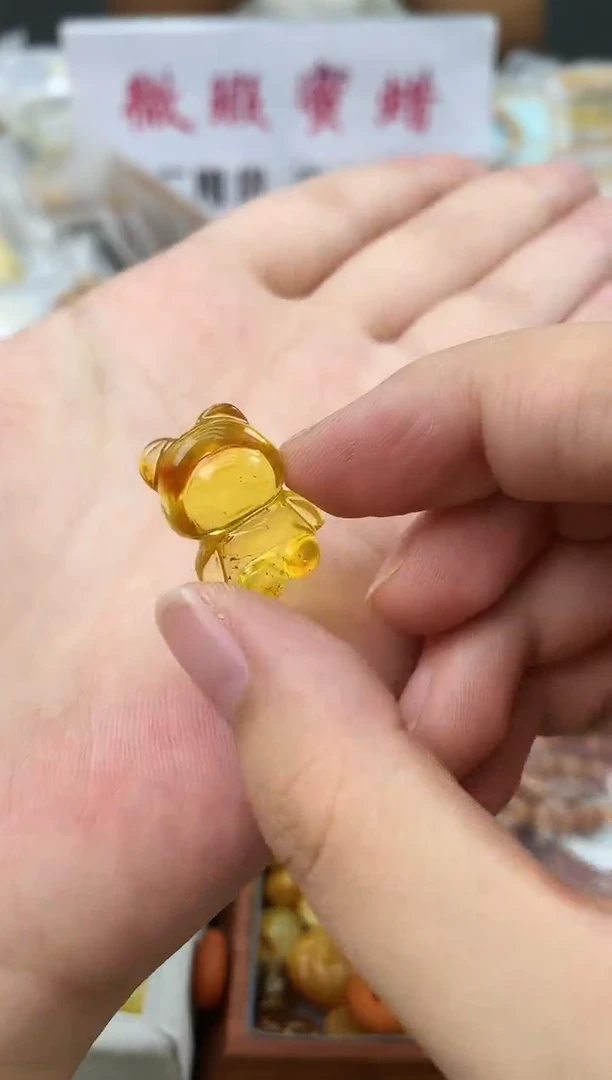 未镶嵌琥珀珠宝奇石70
