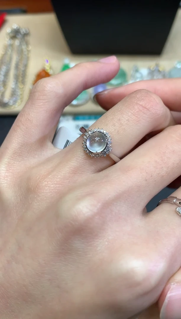 【闪购商品】翡翠戒指18K金镶嵌蛋面【无服务费】