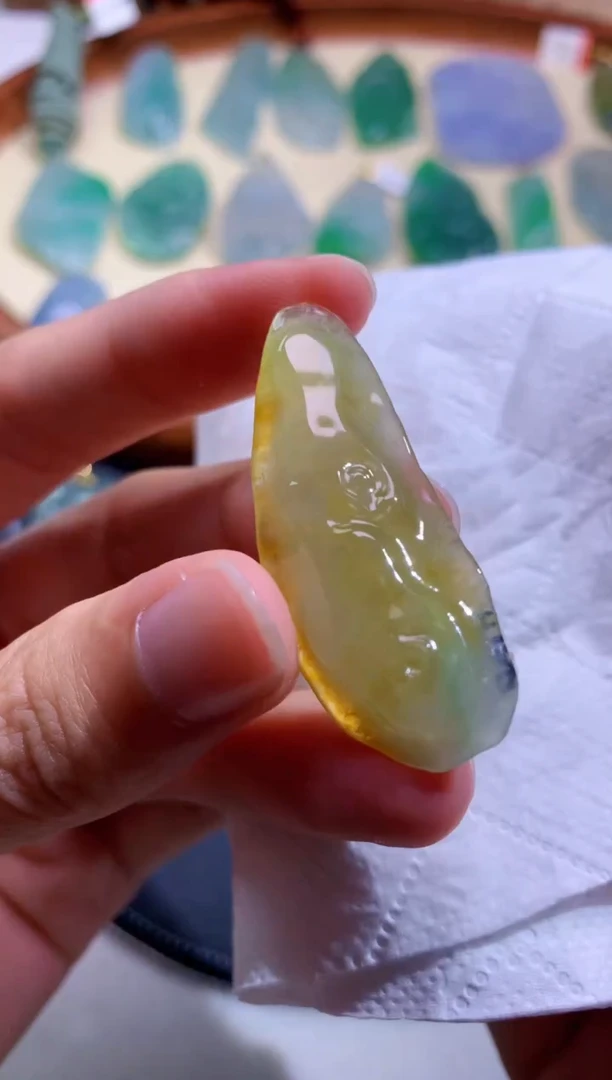 颈饰未镶嵌翡翠
