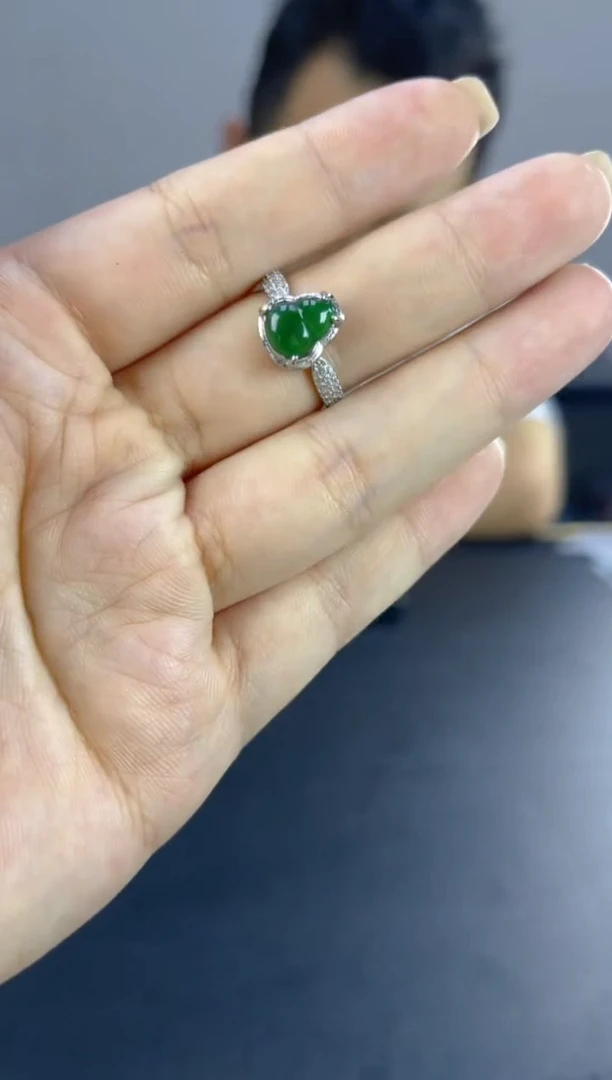 翡翠未镶嵌颈饰天然A货翡翠